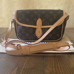 Louis Vuitton Gibeciere PM Shoulder/ Crossbody, EUC, HTF